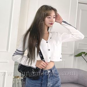 jungmadam17352